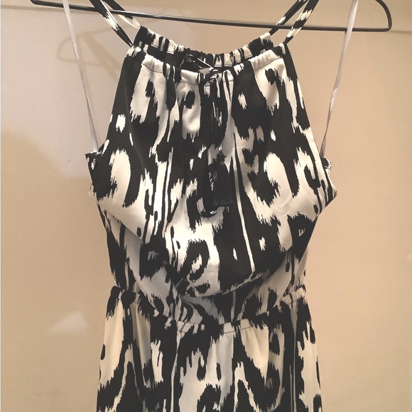 Beautiful Resortwear silk maxi dress Athleta builtin bra, blk/white Ikat pattern - Picture 6 of 12